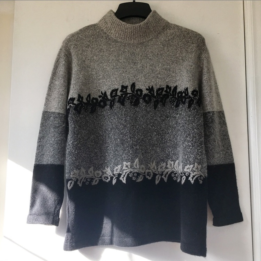 Vintage 55% Silk Floral Stripe Sweater